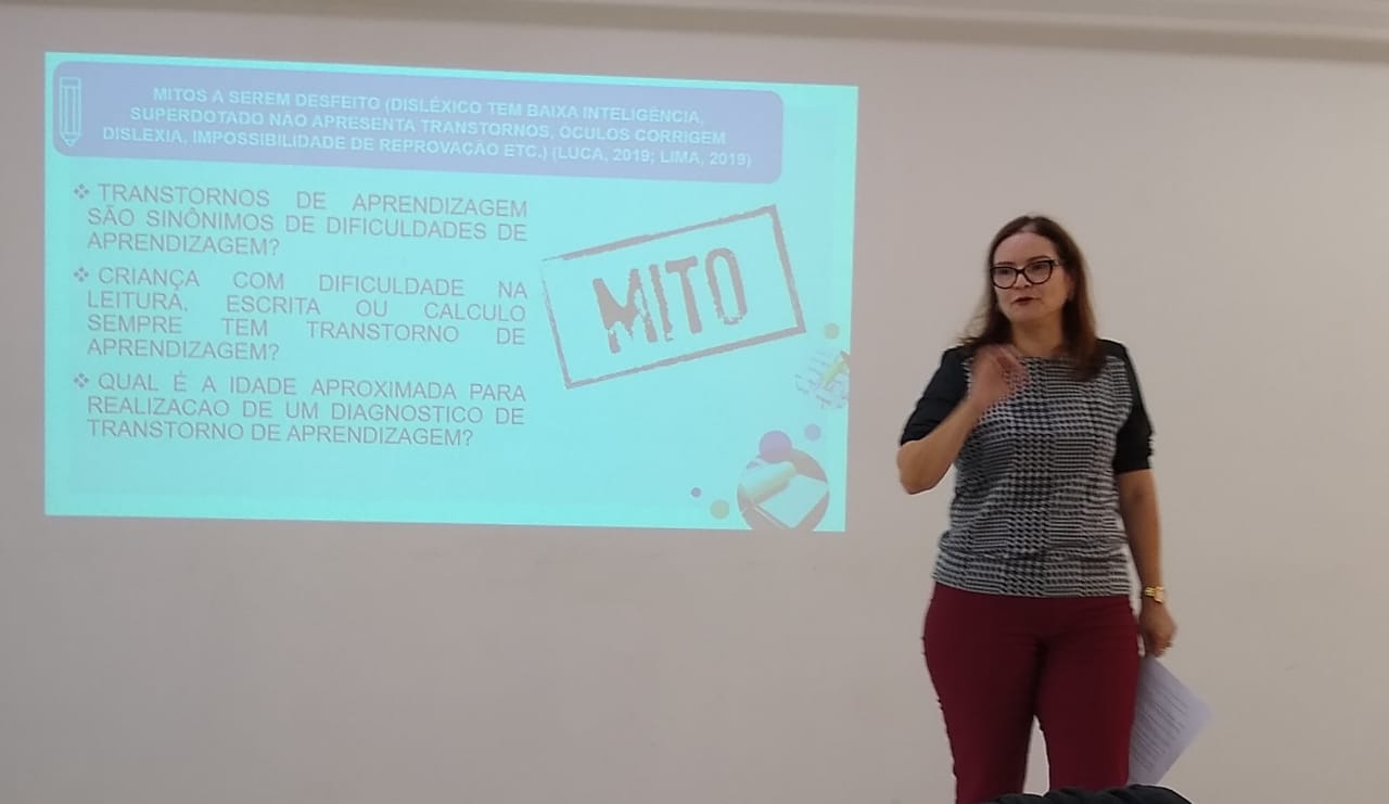 PROFESSORES ESTUDAM DISTÚRBIOS DE APRENDIZAGEM E DISLEXIA