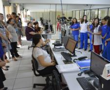 ESTUDANTES CANTAM E ENCANTAM NO NRE