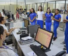 ESTUDANTES CANTAM E ENCANTAM NO NRE