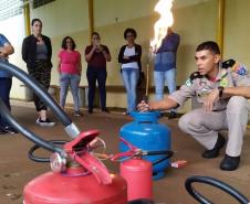 EDUCADORES APRENDEM SOBRE PRIMEIROS SOCORROS E COMBATE A INCÊNDIOS