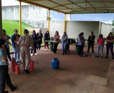 EDUCADORES APRENDEM SOBRE PRIMEIROS SOCORROS E COMBATE A INCÊNDIOS