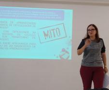 PROFESSORES ESTUDAM DISTÚRBIOS DE APRENDIZAGEM E DISLEXIA