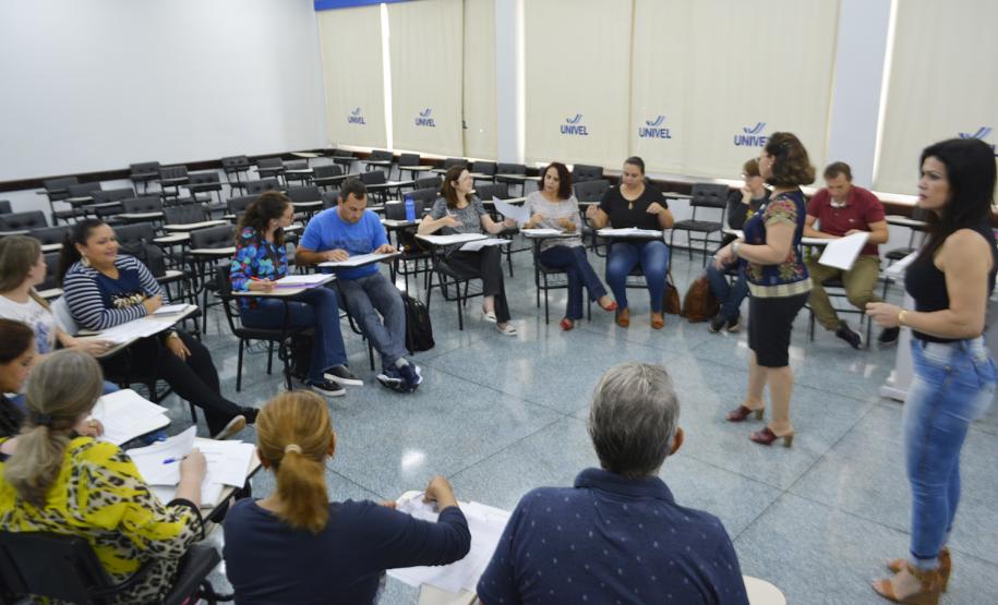 DIRETORES E PEDAGOGOS SOCIALIZAM PLANOS DE AÇÃO DIRETORES E PEDAGOGOS SOCIALIZAM PLANOS DE AÇÃO