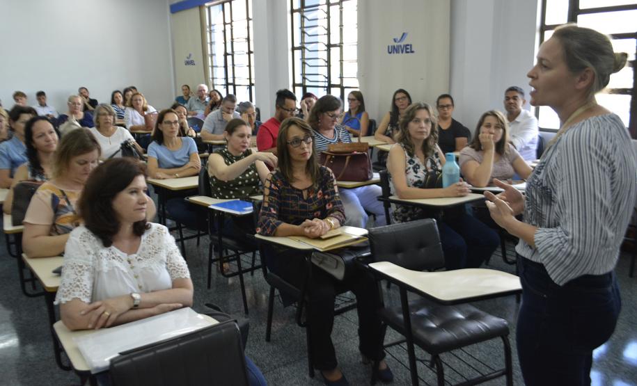 DIRETORES E PEDAGOGOS SOCIALIZAM PLANOS DE AÇÃO DIRETORES E PEDAGOGOS SOCIALIZAM PLANOS DE AÇÃO