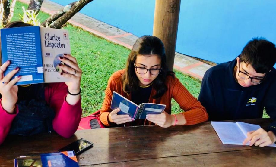 Das palavras para a vida: Projeto faz estudantes mergulharem na leitura Das palavras para a vida: Projeto faz estudantes mergulharem na leitura