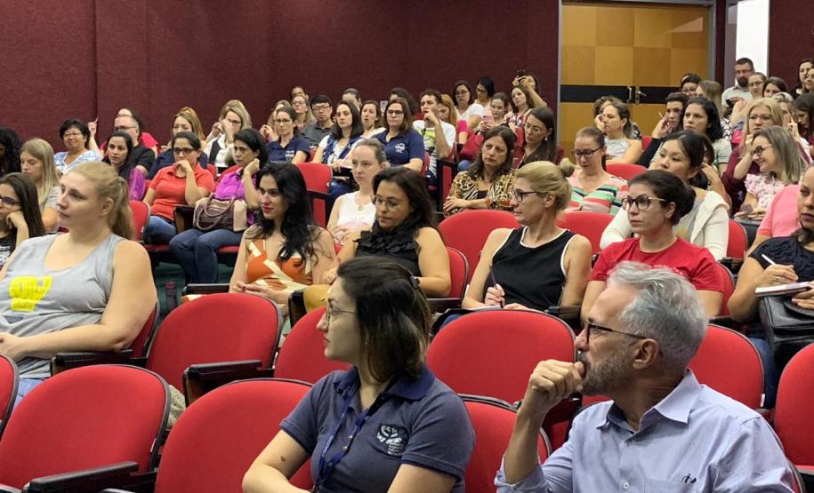 PSICÓLOGOS DEBATEM ATUAÇÃO ESCOLAR/EDUCACIONAL. PSICÓLOGOS DEBATEM ATUAÇÃO ESCOLAR/EDUCACIONAL.