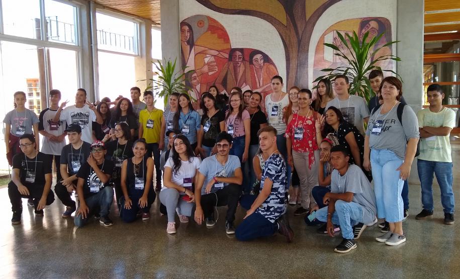 ESTUDANTES REALIZAM VISITA TÉCNICA À HIDRELÉTRICA DE ITAIPU ESTUDANTES REALIZAM VISITA TÉCNICA À HIDRELÉTRICA DE ITAIPU