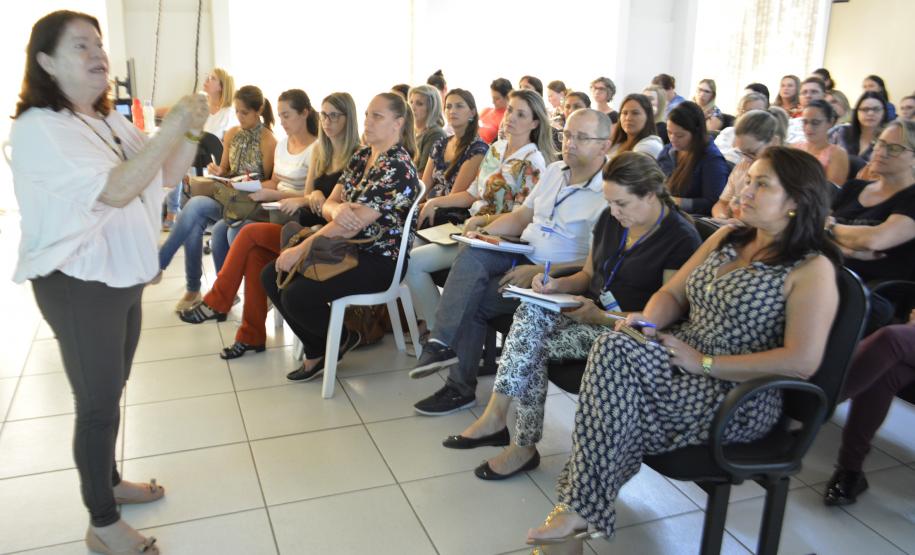 EDUCADORES TÊM FORMAÇÃO SOBRE AUTISMO E ALTAS HABILIDADES