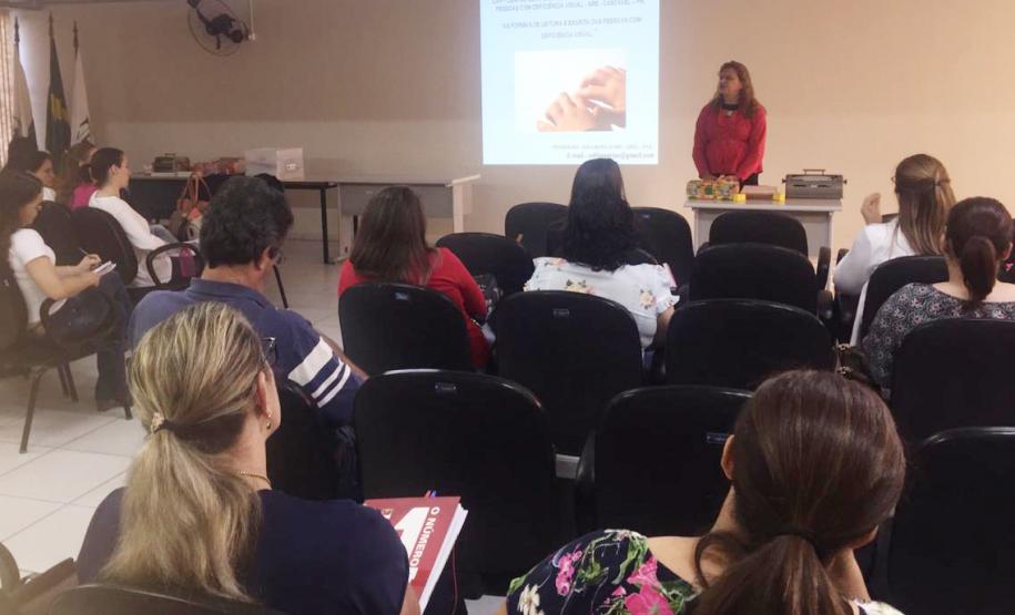 CURSO ABORDA PRÁTICAS DE ENSINO PARA DEFICIENTES VISUAIS CURSO ABORDA PRÁTICAS DE ENSINO PARA DEFICIENTES VISUAIS