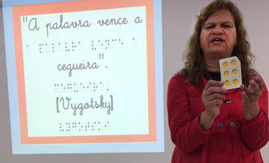 CURSO ABORDA PRÁTICAS DE ENSINO PARA DEFICIENTES VISUAIS CURSO ABORDA PRÁTICAS DE ENSINO PARA DEFICIENTES VISUAIS