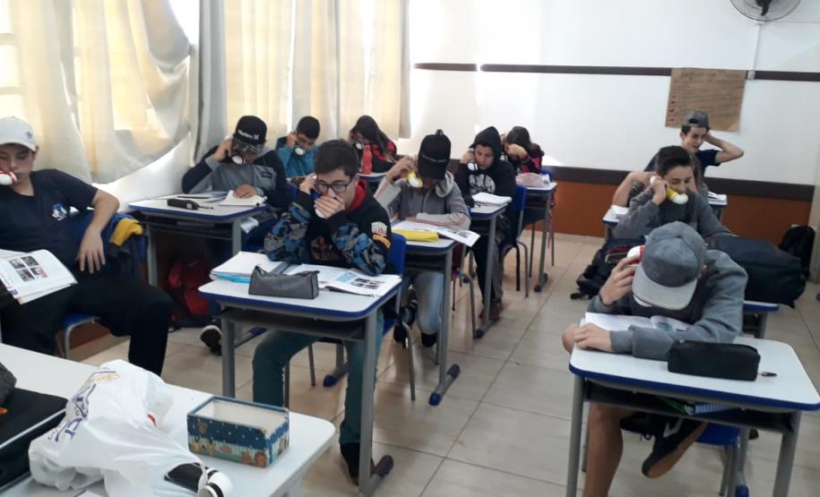 COLÉGIO OCTÁVIO TOZO IMPLANTA PROJETO "SUSSURROFONE" PARA INCENTIVO À LEITURA