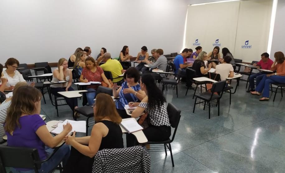 GESTORES ESCOLARES PARTICIPAM DE FORMAÇÃO CONTINUADA GESTORES ESCOLARES PARTICIPAM DE FORMAÇÃO CONTINUADA