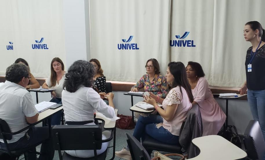 GESTORES ESCOLARES PARTICIPAM DE FORMAÇÃO CONTINUADA GESTORES ESCOLARES PARTICIPAM DE FORMAÇÃO CONTINUADA