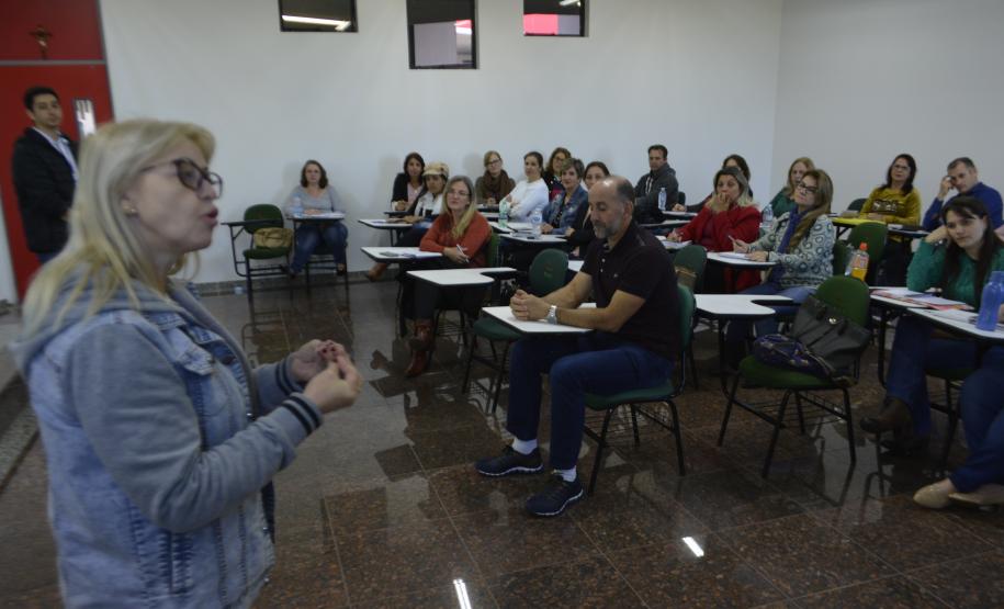 EVENTO COM GESTORES MARCA LANÇAMENTO DO PROGRAMA PRESENTE NA ESCOLA