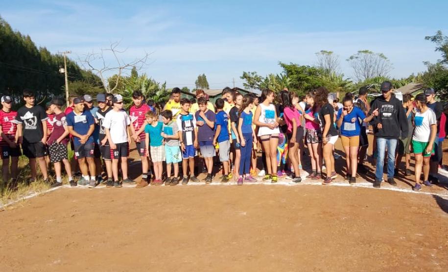 ATLETISMO TRANSFORMA A ROTINA DE ESTUDANTES DO CAMPO