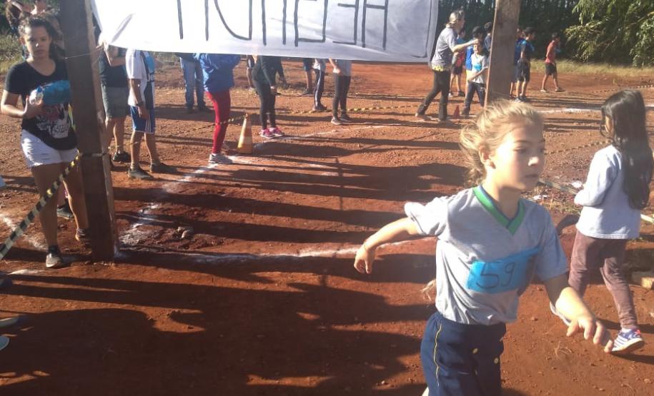 ATLETISMO TRANSFORMA A ROTINA DE ESTUDANTES DO CAMPO