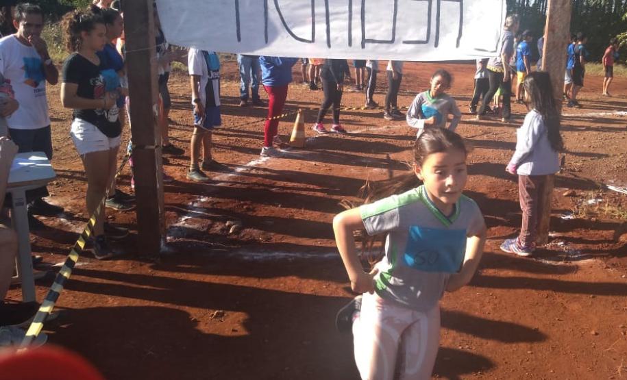 ATLETISMO TRANSFORMA A ROTINA DE ESTUDANTES DO CAMPO