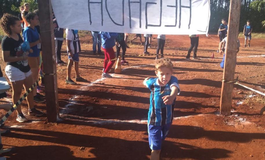 ATLETISMO TRANSFORMA A ROTINA DE ESTUDANTES DO CAMPO