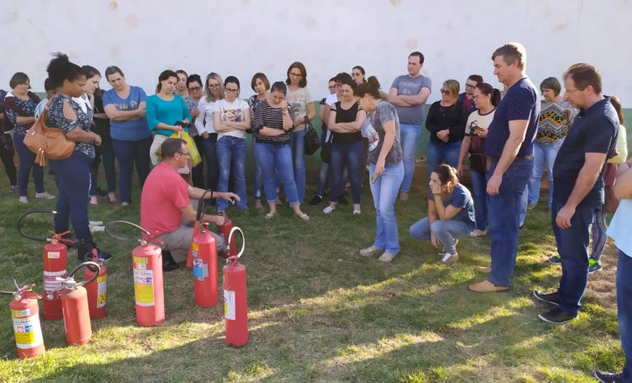 EDUCADORES DA REGIÃO PARTICIPAM DE FORMAÇÃO PARA BRIGADISTAS ESCOLARES EDUCADORES DA REGIÃO PARTICIPAM DE FORMAÇÃO PARA BRIGADISTAS ESCOLARES