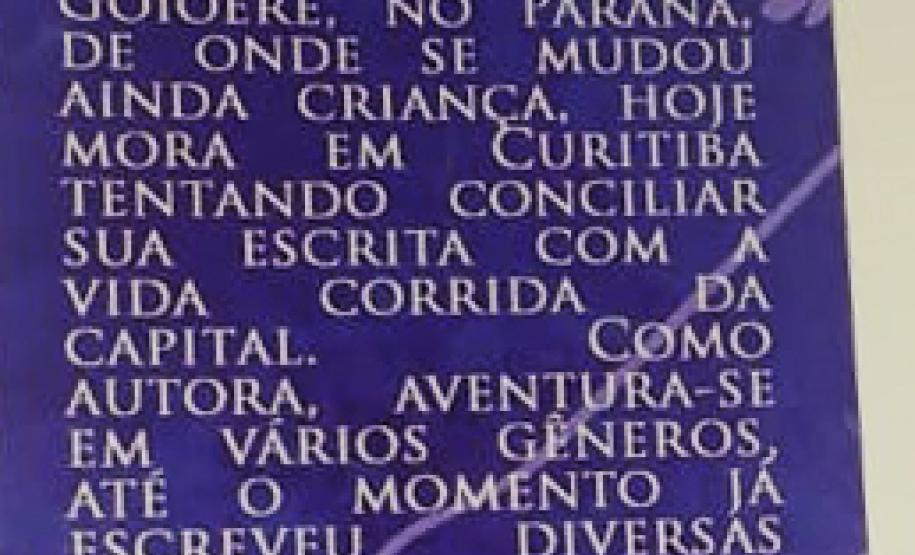 EX-ALUNA DE IGUATU LANÇA LIVRO LITERÁRIO