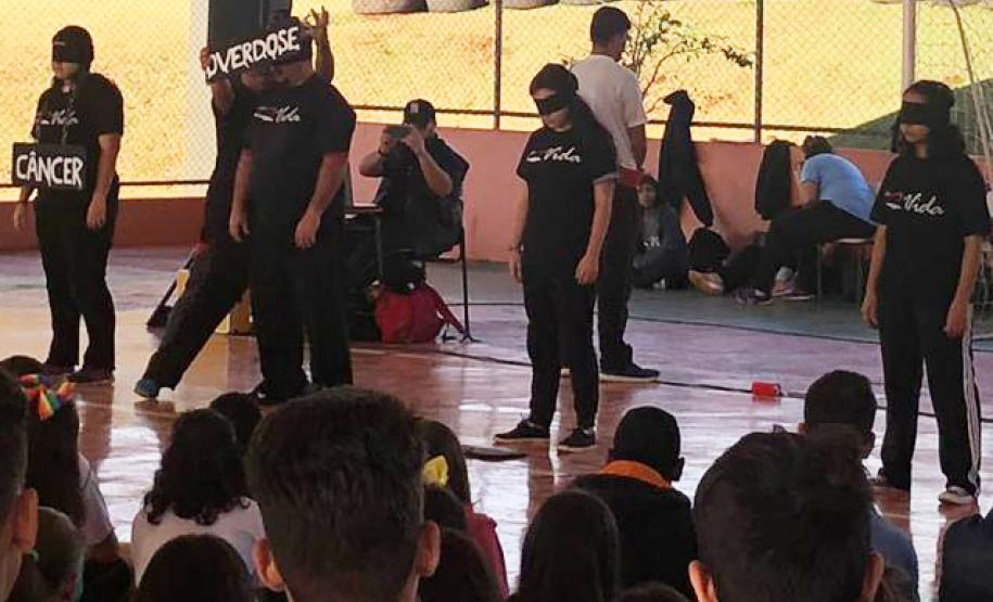 ESTUDANTES PARTICIPAM DE ATIVIDADES DE VALORIZAÇÃO DA VIDA