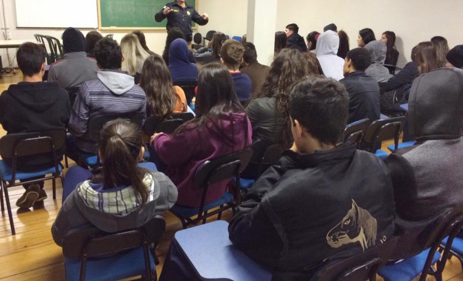 RODAS DE CONVERSA ABORDAM PREVENÇÃO ÀS DROGAS