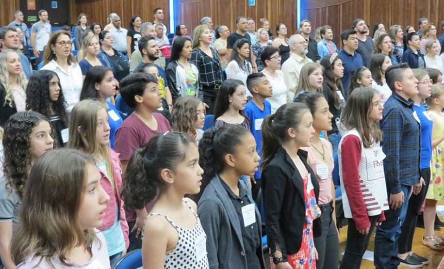 ESTUDANTES BRILHAM NO I CONCURSO DE ORATÓRIA DO NRE ESTUDANTES BRILHAM NO I CONCURSO DE ORATÓRIA DO NRE