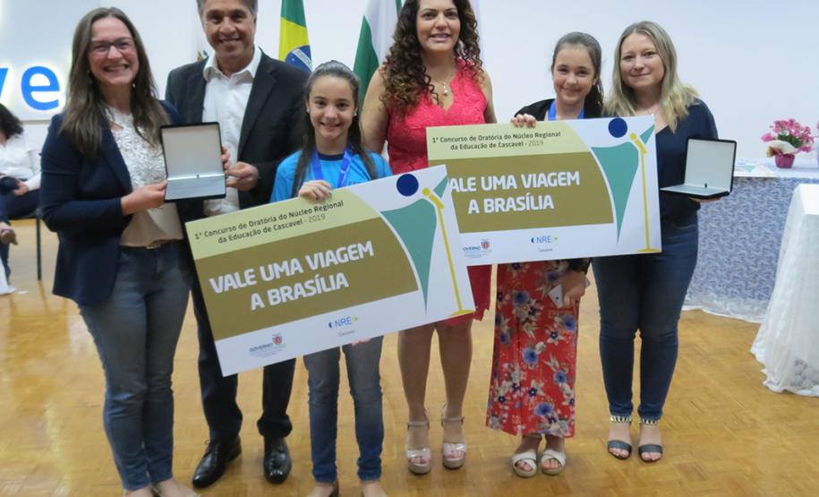 ESTUDANTES BRILHAM NO I CONCURSO DE ORATÓRIA DO NRE ESTUDANTES BRILHAM NO I CONCURSO DE ORATÓRIA DO NRE