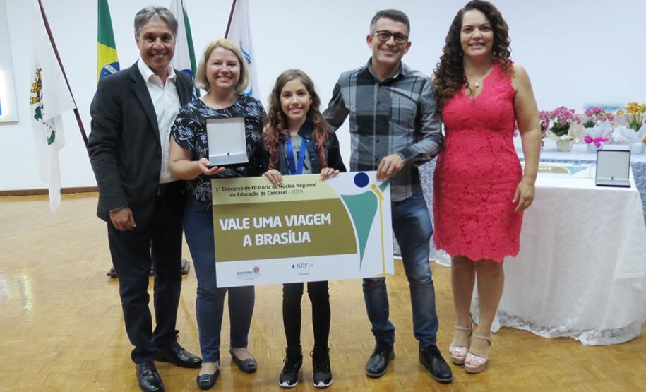 ESTUDANTES BRILHAM NO I CONCURSO DE ORATÓRIA DO NRE ESTUDANTES BRILHAM NO I CONCURSO DE ORATÓRIA DO NRE