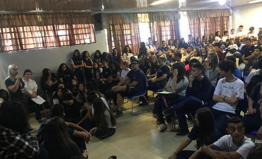 NRE APRESENTA CURSOS DO MEDIOTEC À COMUNIDADE ESCOLAR